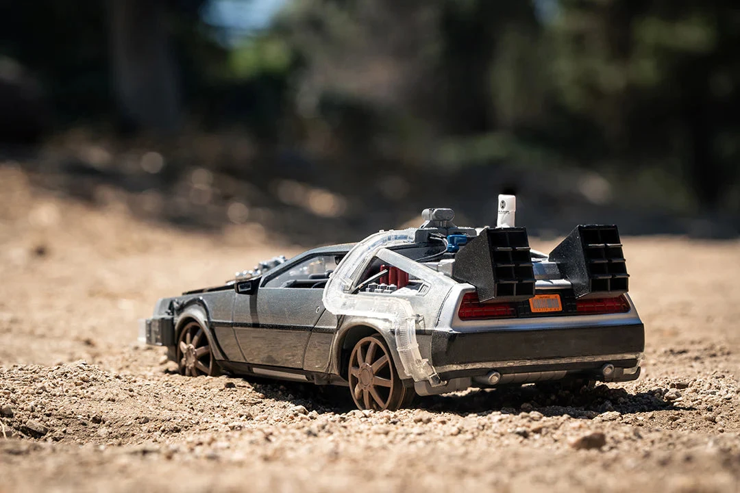 Jada Toys Back To The Future Part III (rail Version) Die-cast 1:24 Scale "Hollywood Rides" Light-up DeLorean Time Machine 18 Jada Toys Back To The Future Part III (rail Version) Die-cast 1:24 Scale "Hollywood Rides" Light-up DeLorean Time Machine - Image 16