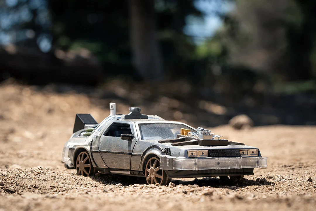 Jada Toys Back To The Future Part III (rail Version) Die-cast 1:24 Scale "Hollywood Rides" Light-up DeLorean Time Machine 20 Jada Toys Back To The Future Part III (rail Version) Die-cast 1:24 Scale "Hollywood Rides" Light-up DeLorean Time Machine - Image 18