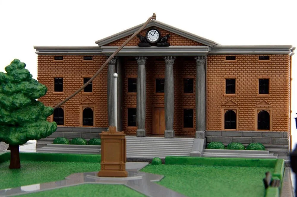 Jada Toys Back To The Future Die-cast Courthouse Diorama With DeLorean & Toyota Vehicles 5 Jada Toys Back To The Future Die-cast Courthouse Diorama With DeLorean & Toyota Vehicles - Image 3